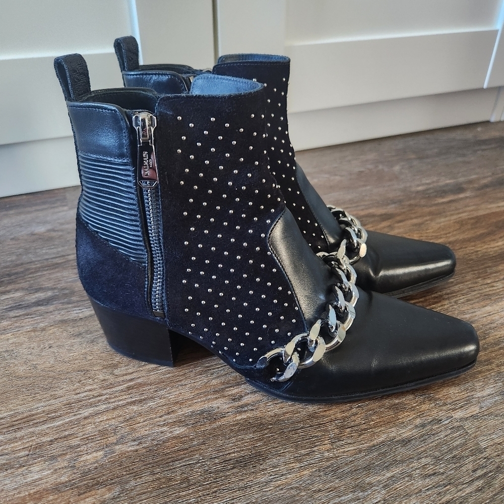 Balmain Paris Ella Studded Leather Ankle Boots w Chain Detail Black 37.5 us 7.5